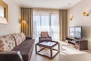 32-inch flat-screen TV with cable channels, TV, foosball - Barceló Royal Beach – All Inclusive (Sunny Beach)
