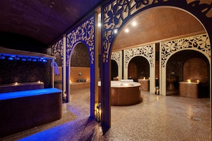 Couples treatment room(s), sauna, hot tub, steam room