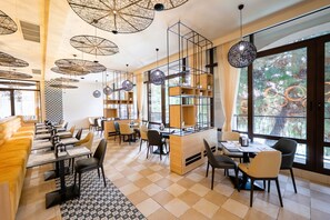2 restaurants; breakfast, lunch, and dinner served - Barceló Royal Beach – All Inclusive (Sunny Beach)