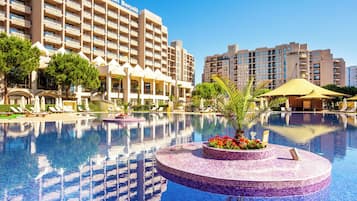 Indoor pool, 4 outdoor pools, pool umbrellas, sun loungers