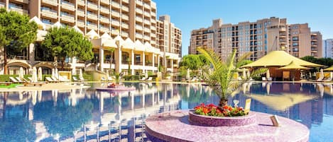 Indoor pool, 4 outdoor pools, pool umbrellas, sun loungers