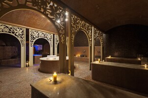 Couples treatment room(s), sauna, hot tub, steam room