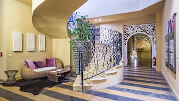 Couples treatment rooms, sauna, hot tub, steam room, Turkish bath