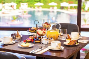 2 restaurants; breakfast, lunch, and dinner served - Barceló Royal Beach – All Inclusive (Sunny Beach)