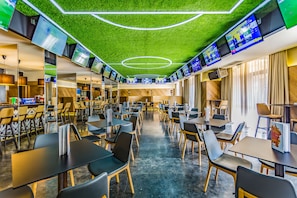 3 Bars/Lounges, Cocktailbar, Lobby-Lounge
