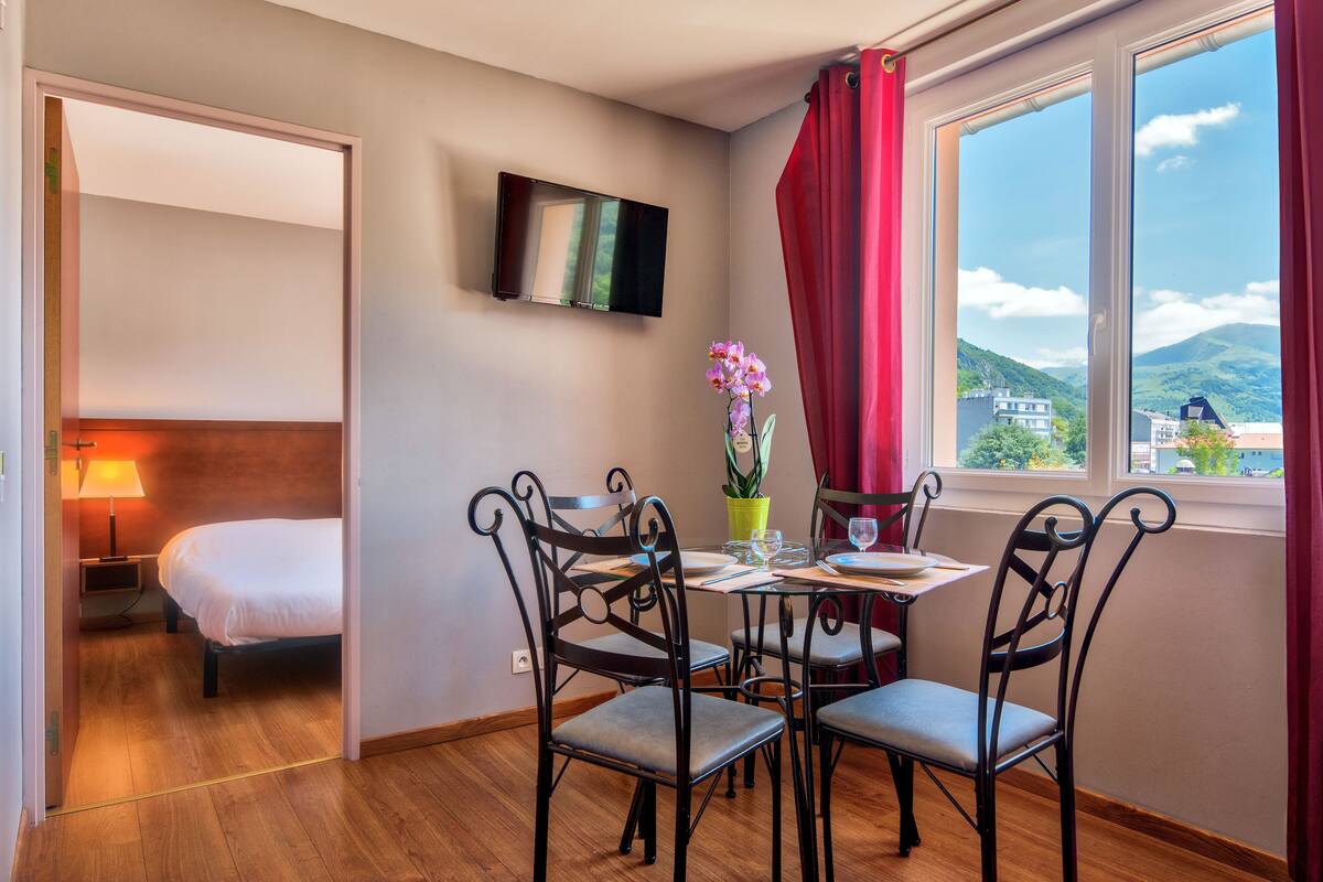 Apartment | Essbereich im Zimmer