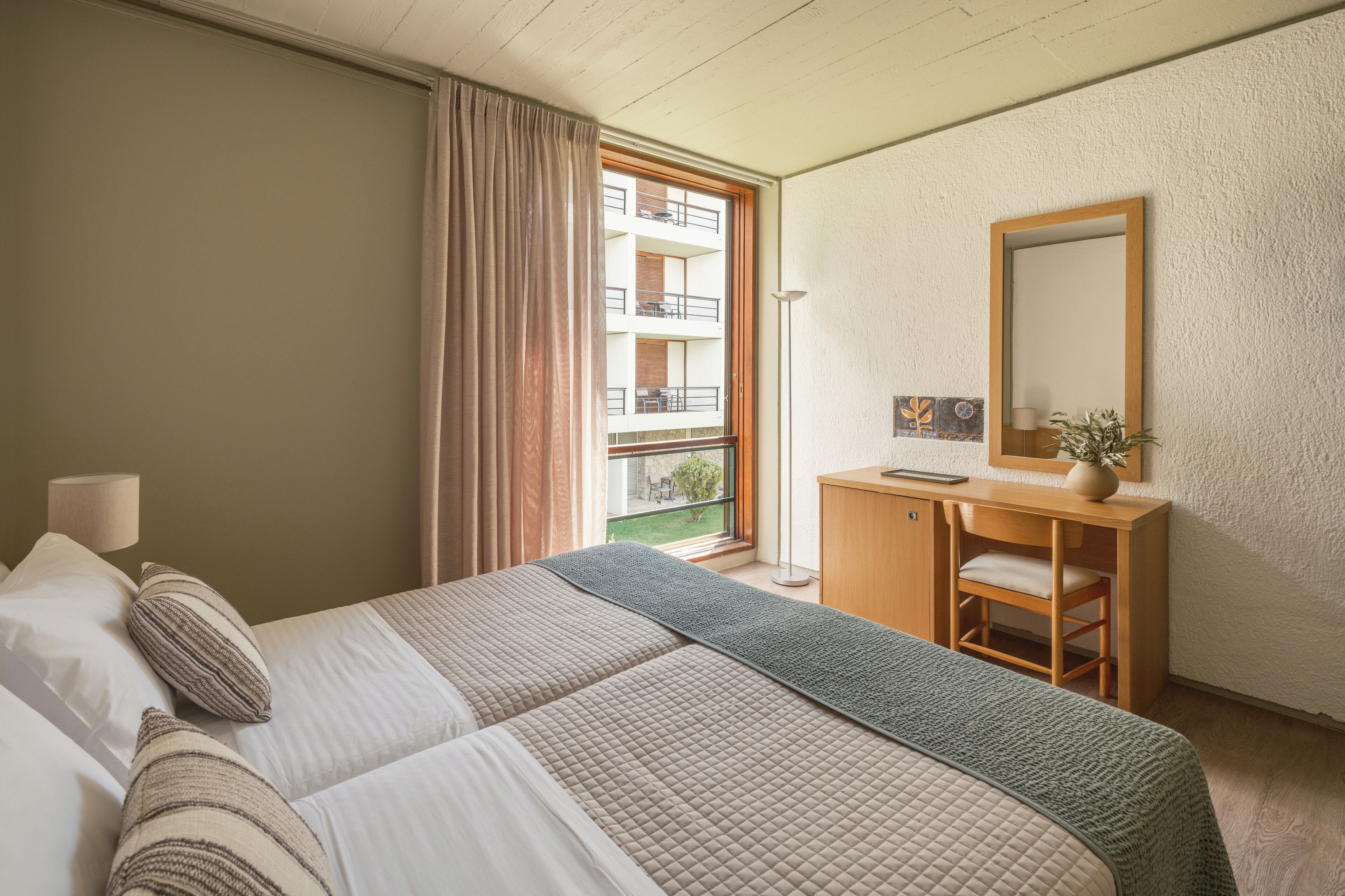 classic double room | 1 bedroom, hypo-allergenic bedding, in-room safe, desk