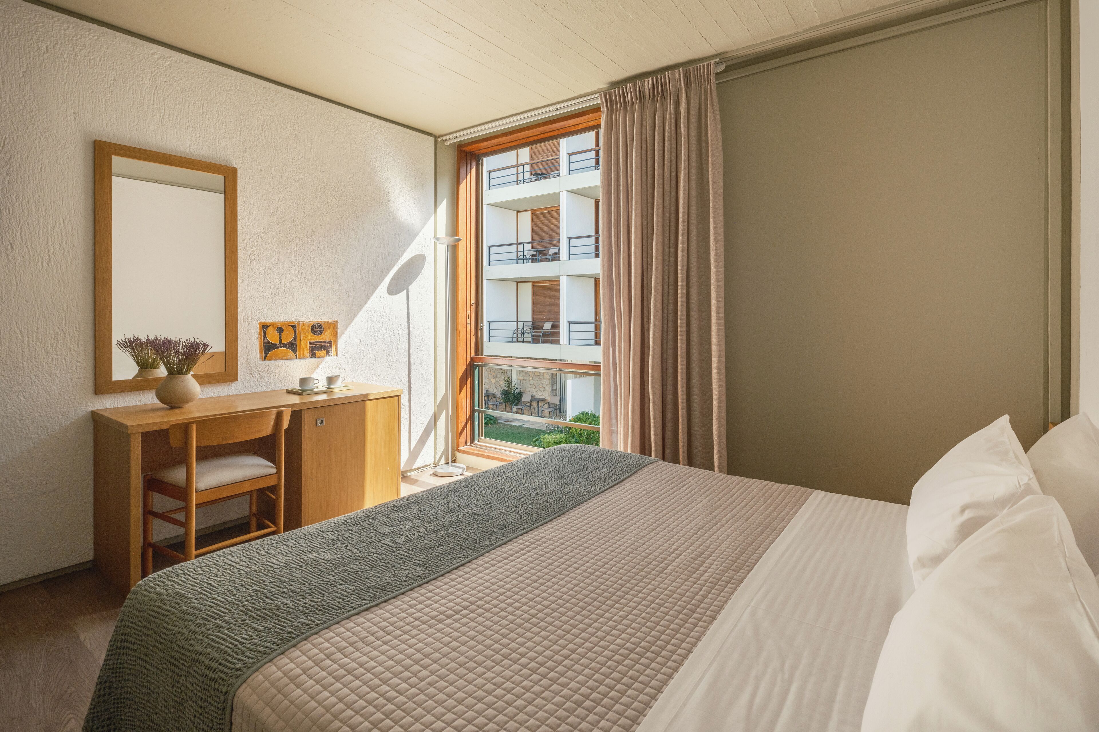 classic double room | 1 bedroom, hypo-allergenic bedding, in-room safe, desk