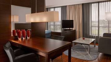 Executive kamer, 1 queensize bed | Hypoallergeen beddengoed, donzen dekbedden, een minibar