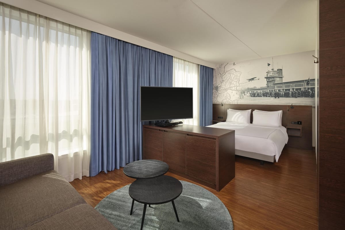 Kamar Eksekutif, 1 Tempat Tidur Queen | Seprai antialergi, selimut bulu angsa, minibar, dan brankas