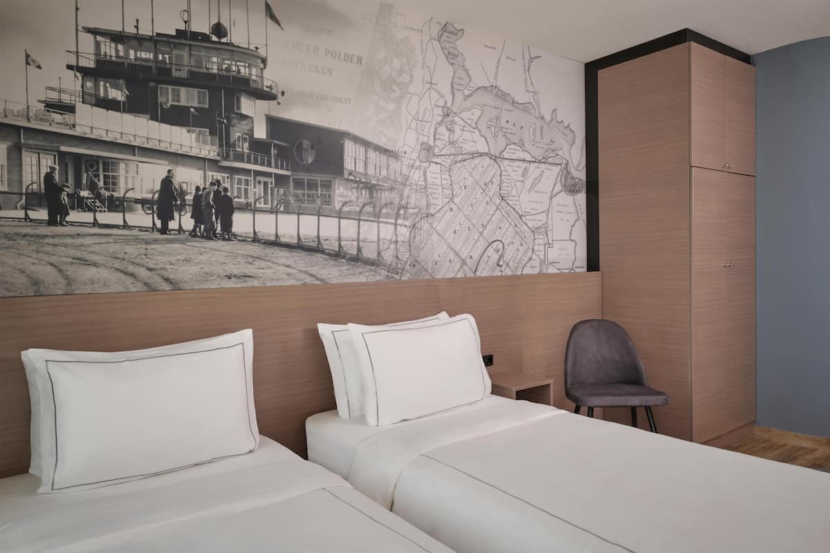 Kamar Superior, 2 Tempat Tidur Twin | Seprai antialergi, selimut bulu angsa, minibar, dan brankas