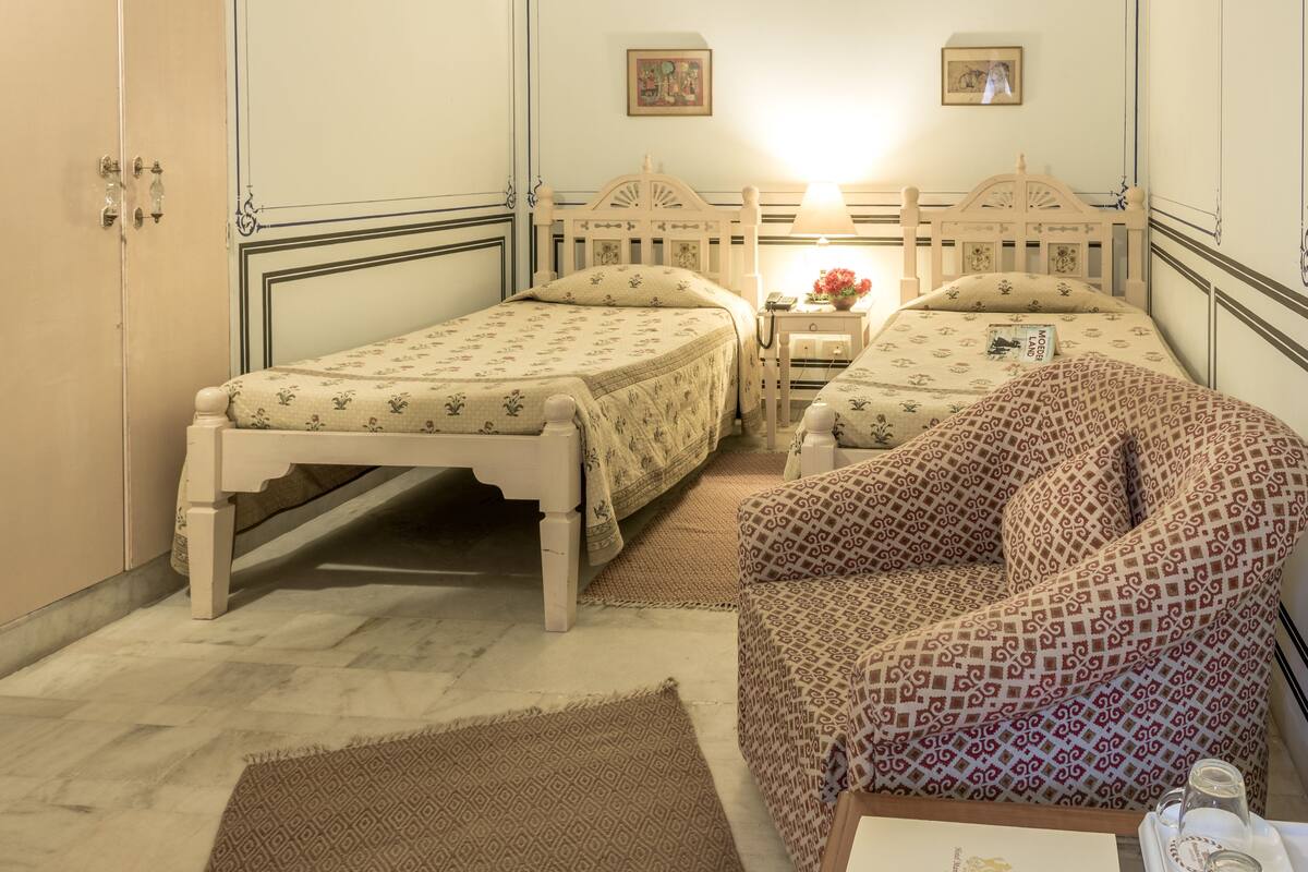 Hochwertige Bettwaren, Minibar, Zimmersafe, Schreibtisch