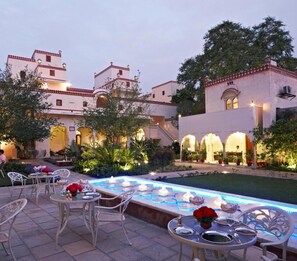 Outdoor pool, pool loungers