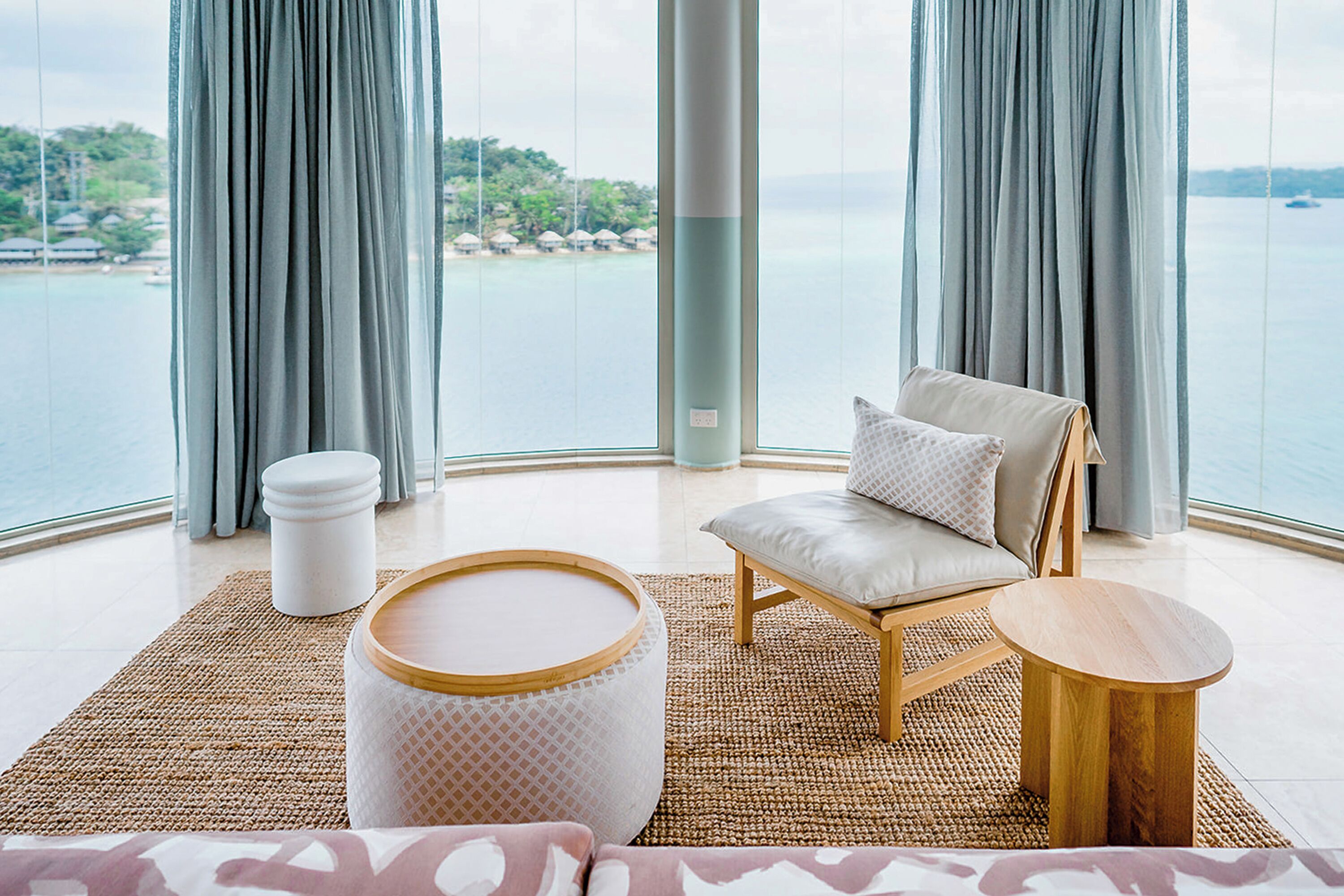 Suite en ático | Ropa de cama de alta calidad, caja fuerte, escritorio y cortinas opacas