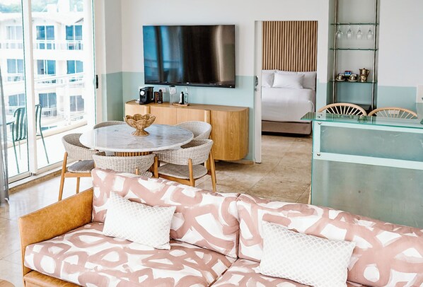 Penthouse Suite | Premium bedding, in-room safe, desk, blackout drapes - Grand Hotel and Casino (Port Vila)