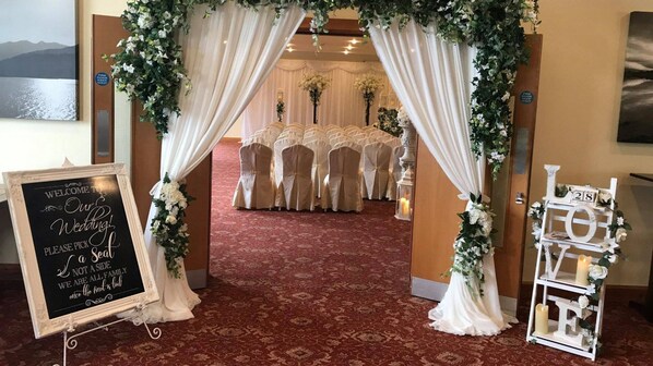 屋内結婚式場