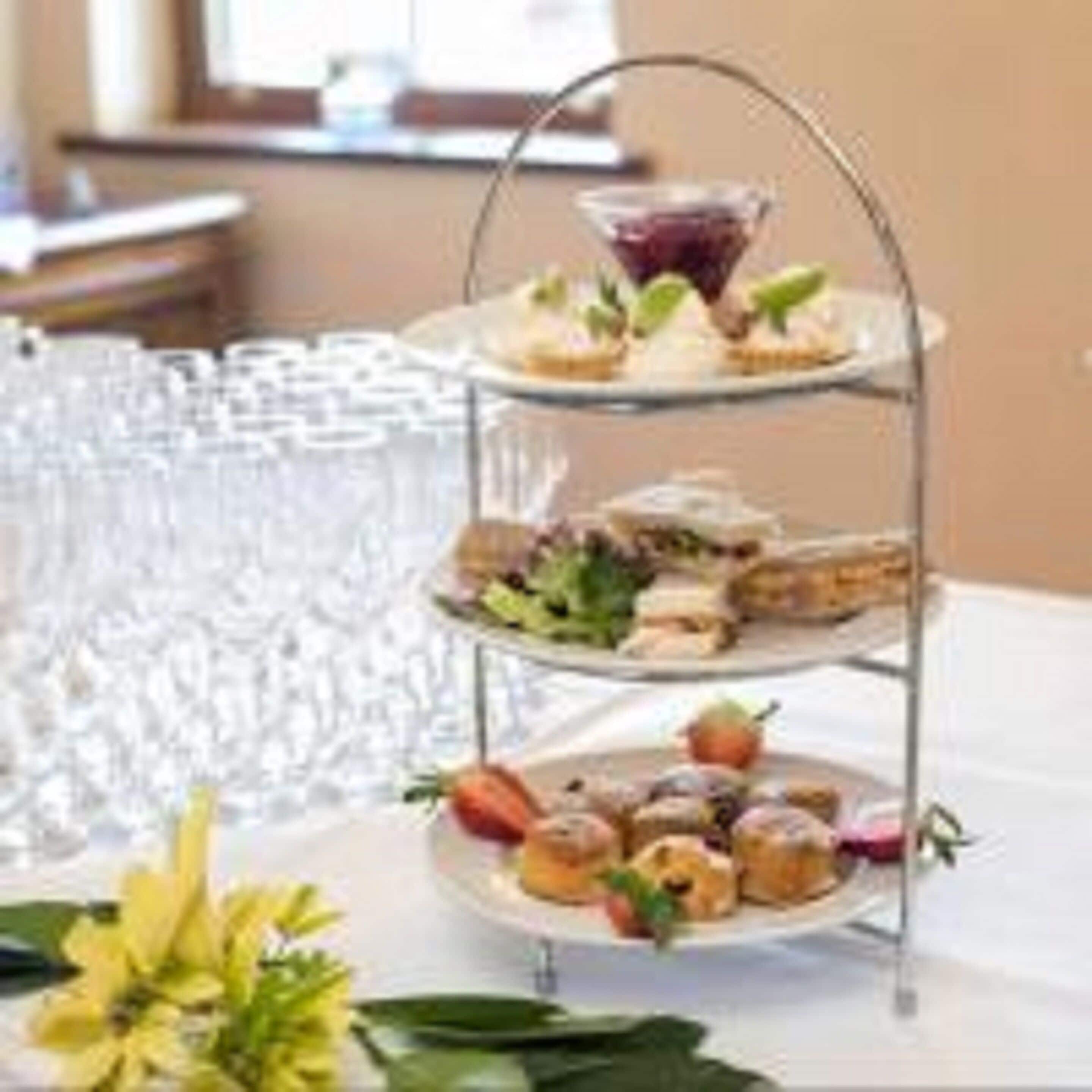 Daily full breakfast (EUR 20.50 per person)