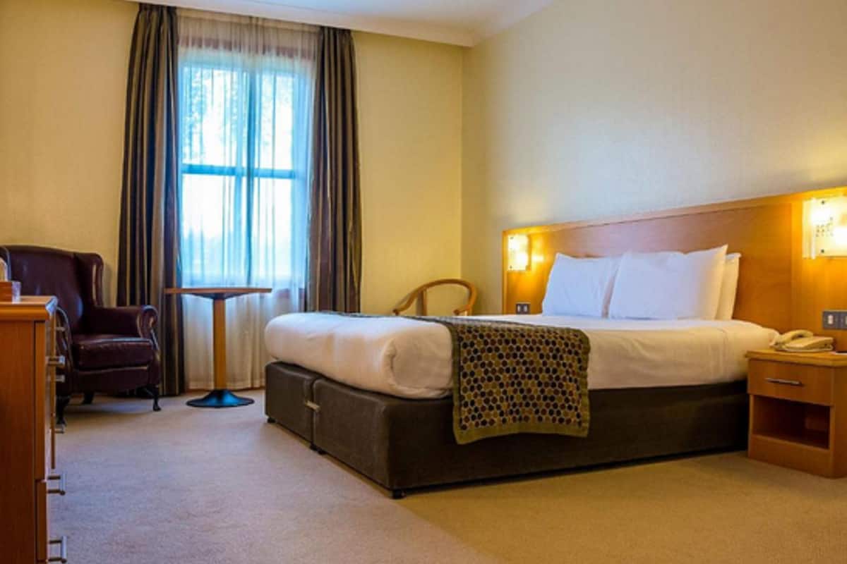 1 bedroom, in-room safe, desk, blackout curtains