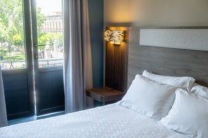 Standard Room, 1 Queen Bed, Balcony, City View (Central Building) | Desk, laptop workspace, soundproofing, iron/ironing board - Holiday Inn Express Morelia Centro Historico by IHG (Morelia)