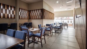 Desayuno de autoservicio incluido todos los días 