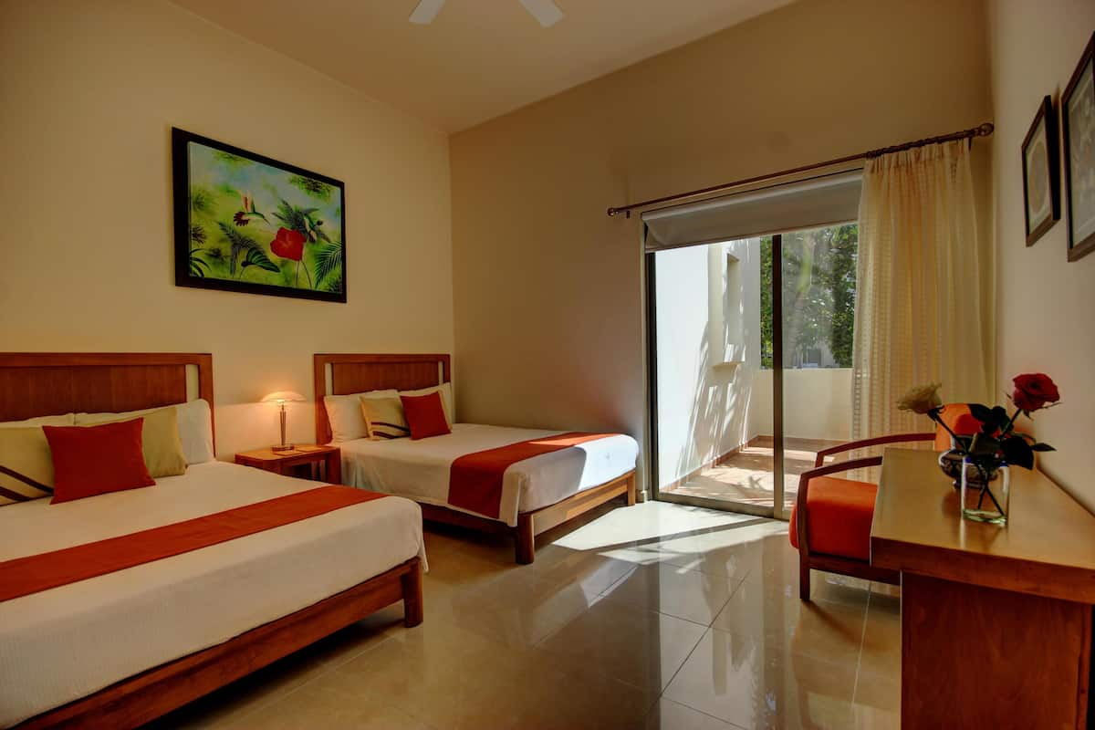 Premium bedding, in-room safe, individually decorated