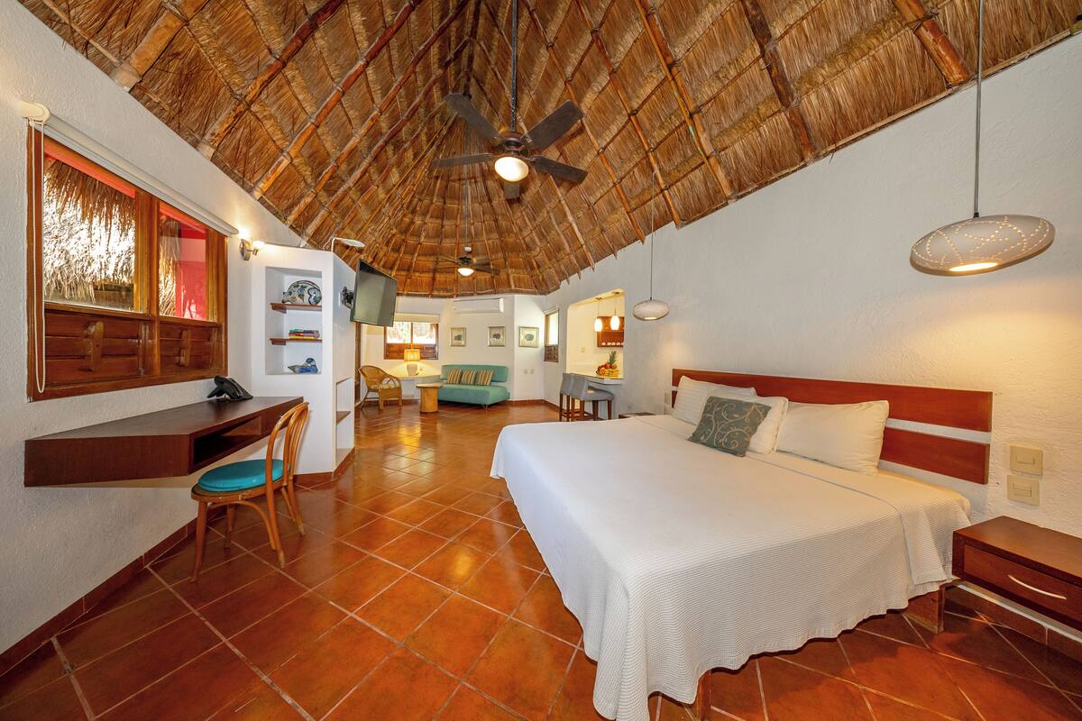 Bungalow 1 King Bed, Kitchen | In-room safe, iron/ironing board, free WiFi, individually decorated