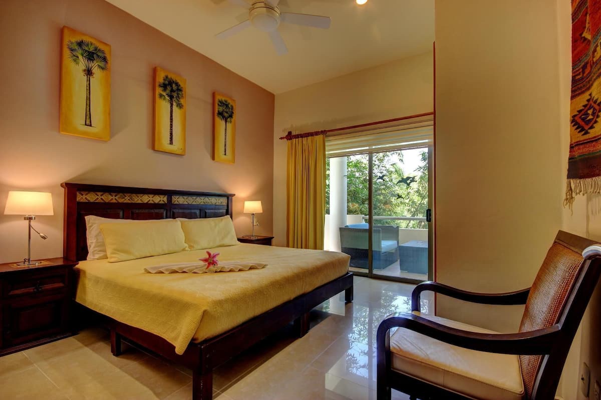 Premium bedding, in-room safe, individually decorated