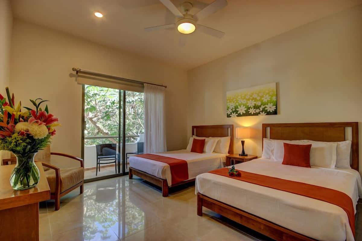 Premium bedding, in-room safe, individually decorated
