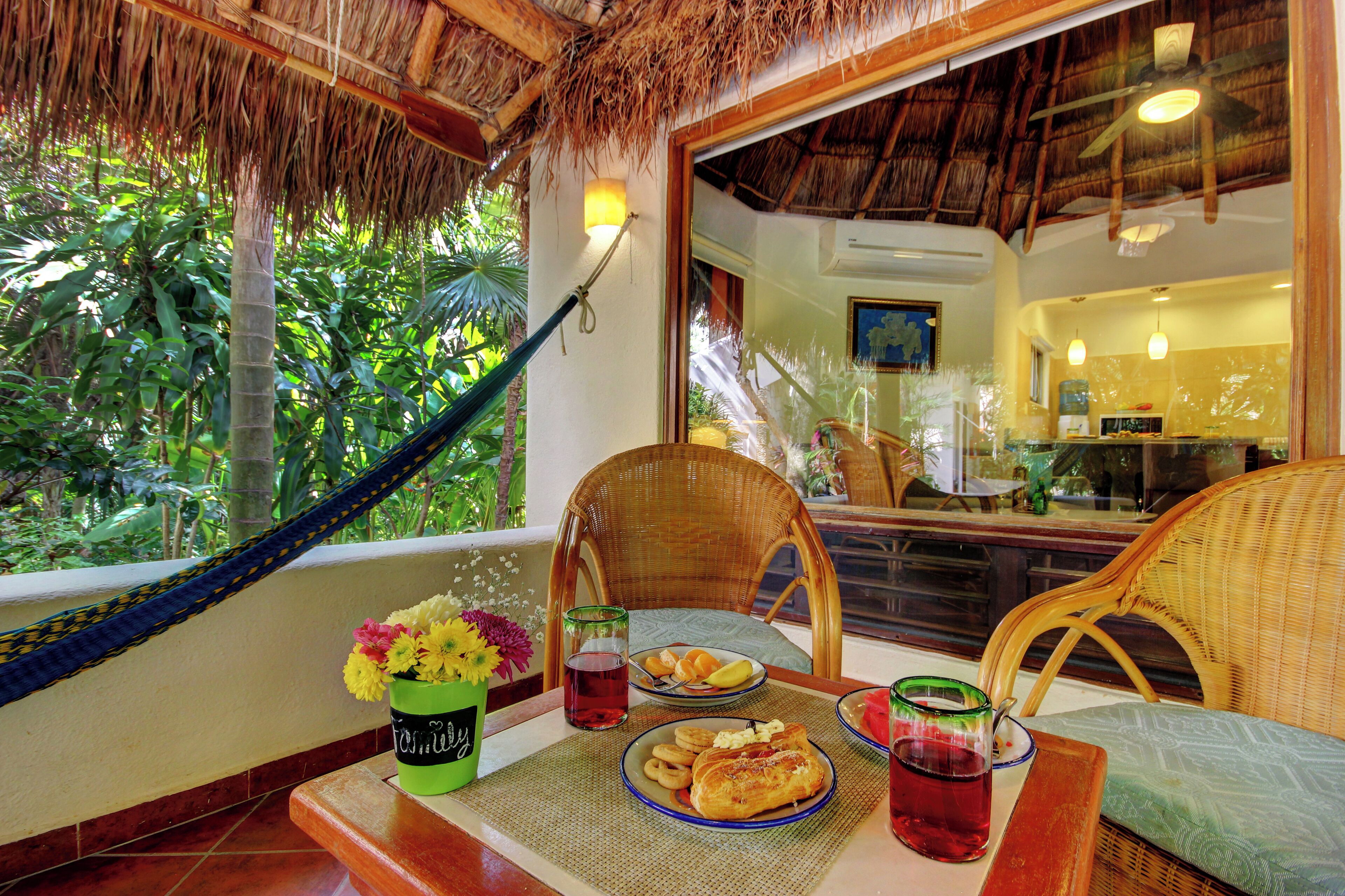 Bungalow, 2 lits doubles, cuisine | Terrasse/Patio