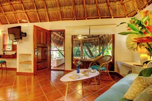 Bungalow 1 King Bed, Kitchen | Premium bedding, in-room safe, individually decorated