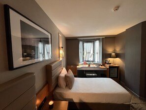 1 sovrum, sängtillbehör av högsta kvalitet och minibar