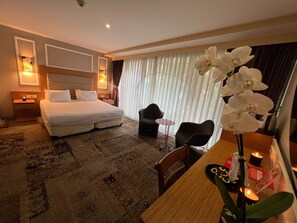 Premium bedding, minibar, in-room safe, desk