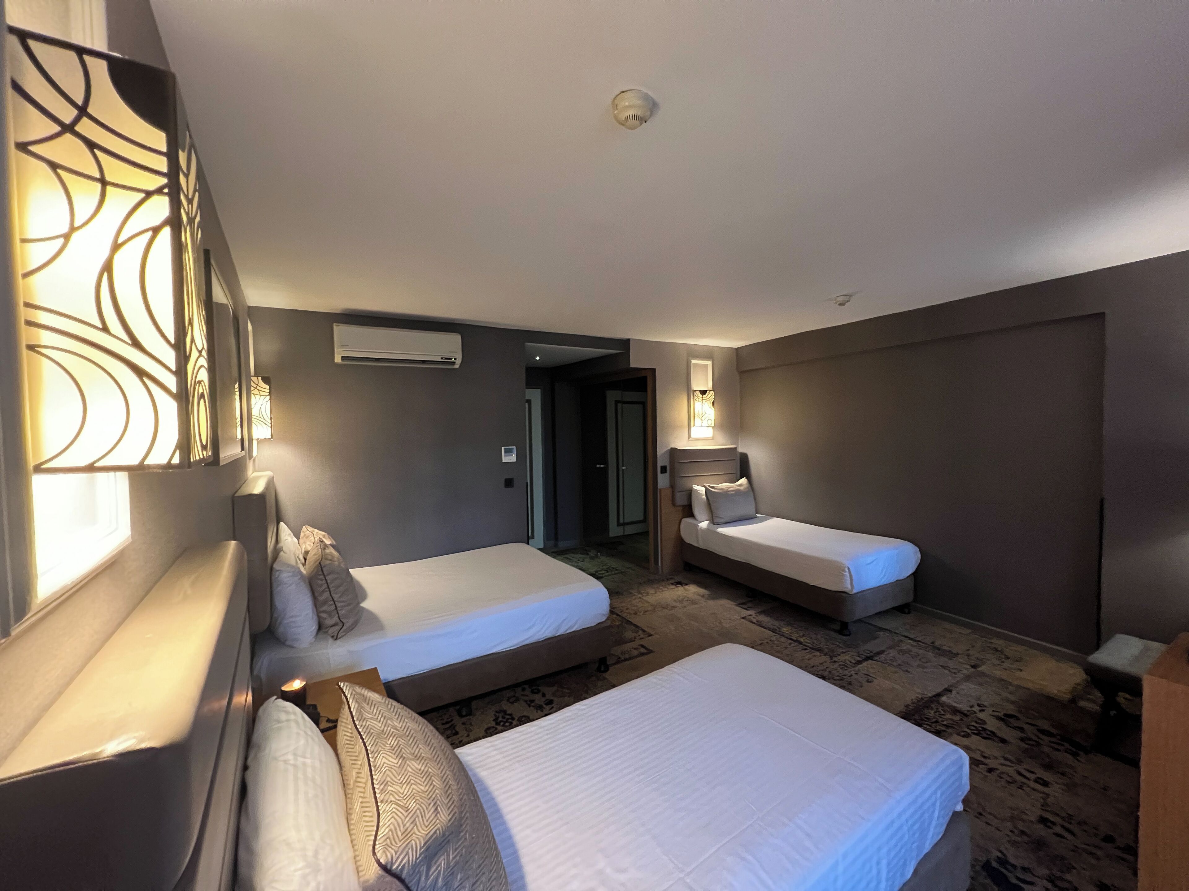 Family Room | Premium bedding, minibar, in-room safe, desk