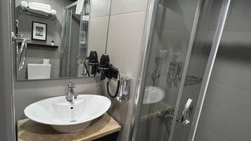 1 habitación, ropa de cama de alta calidad y minibar