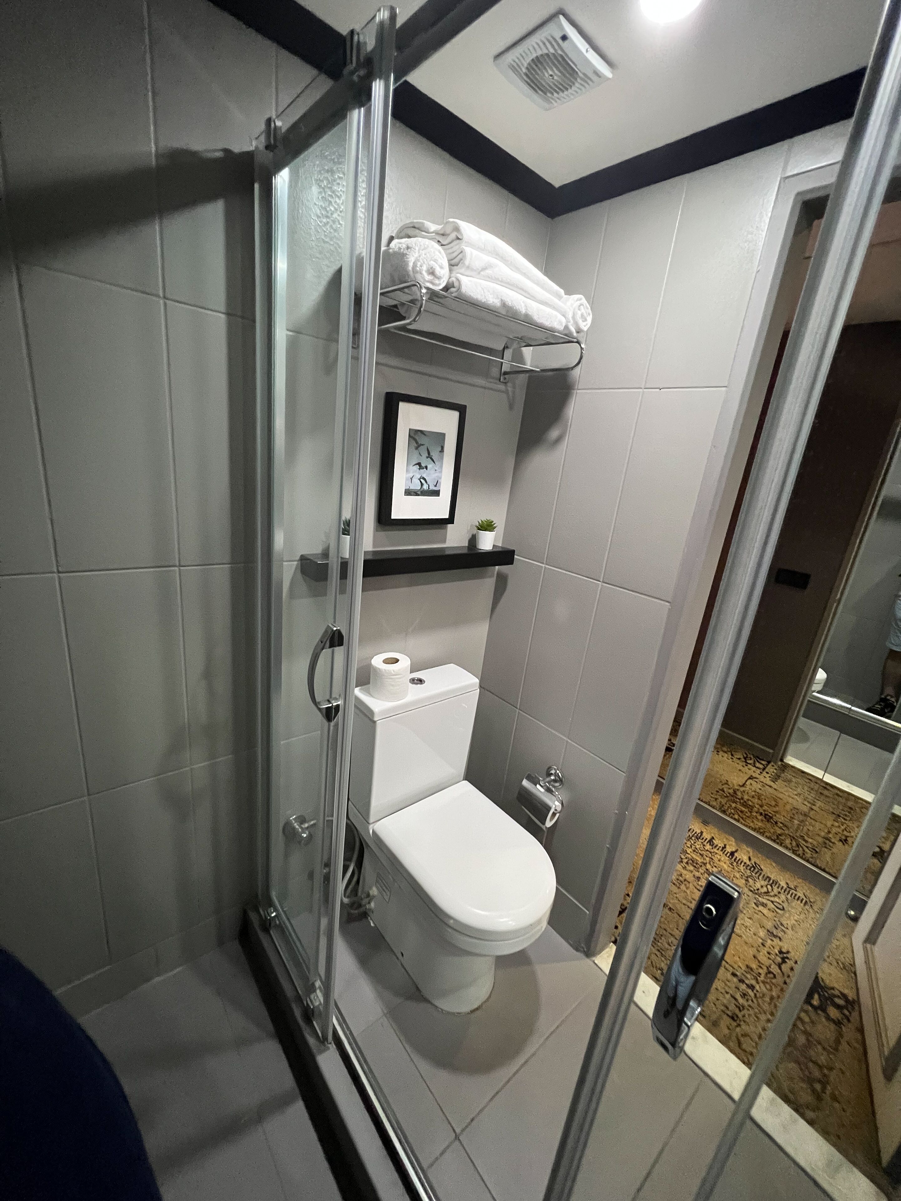 Phòng 3 Tiêu chuẩn | Bộ đồ giường cao cấp, minibar, két bảo mật tại phòng, bàn 