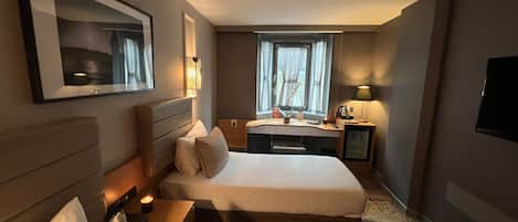 Habitación estándar con 1 cama doble o 2 individuales | 1 dormitorio, ropa de cama de alta calidad, minibar y caja fuerte