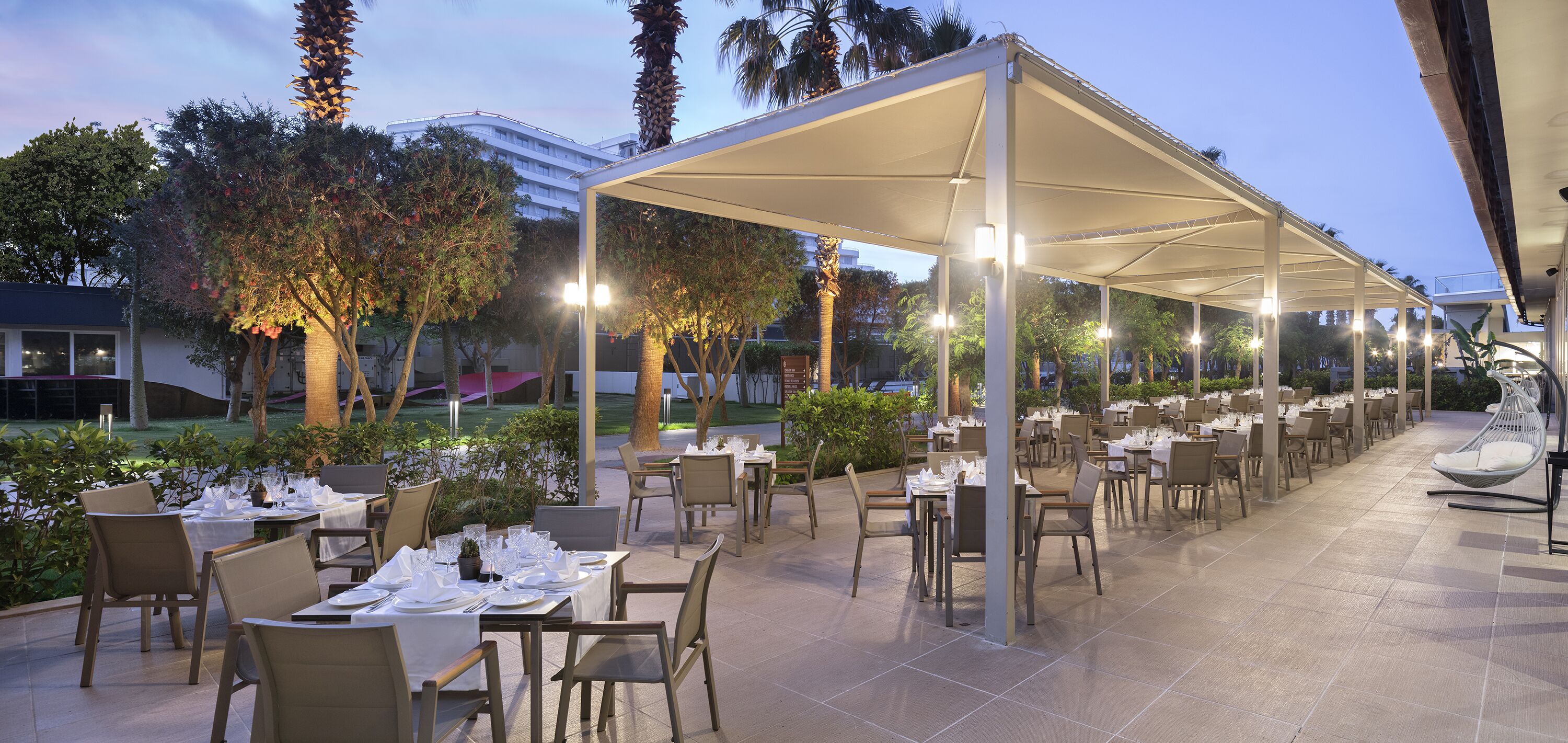 7 restaurants, lunch, dinner, brunch served; vegan cuisine