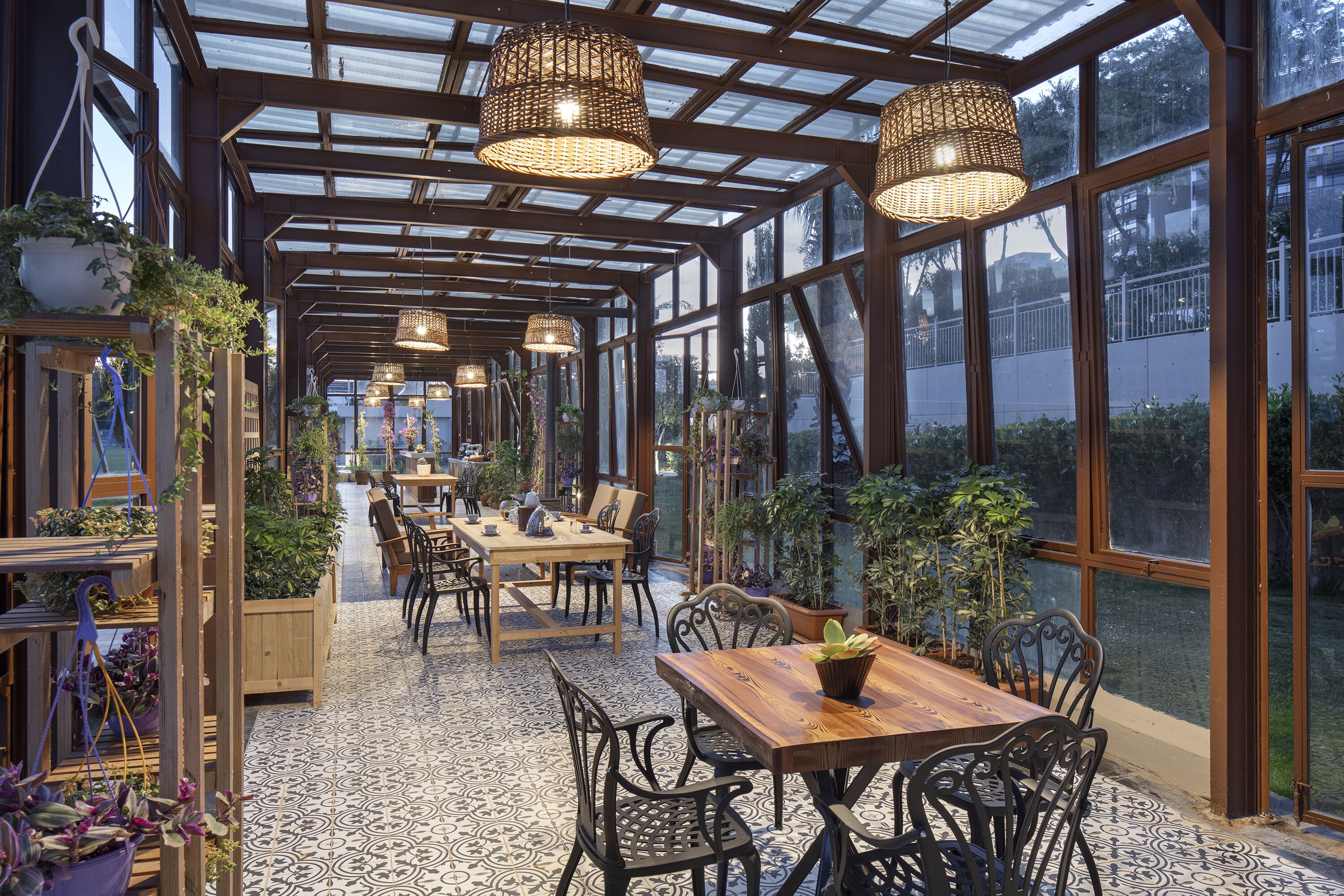 4 bars/lounges, poolside bar, beach bar