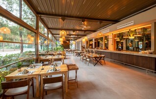 7 restaurants, lunch, dinner, brunch served; vegan cuisine