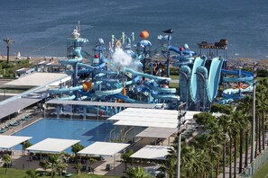 A water park with multiple slides and a swimming pool. - Nirvana Cosmopolitan – Ultra All Inclusive (Antalya)