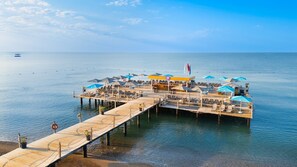 Private beach, sun-loungers, beach umbrellas, beach volleyball - Nirvana Cosmopolitan (Antalya)