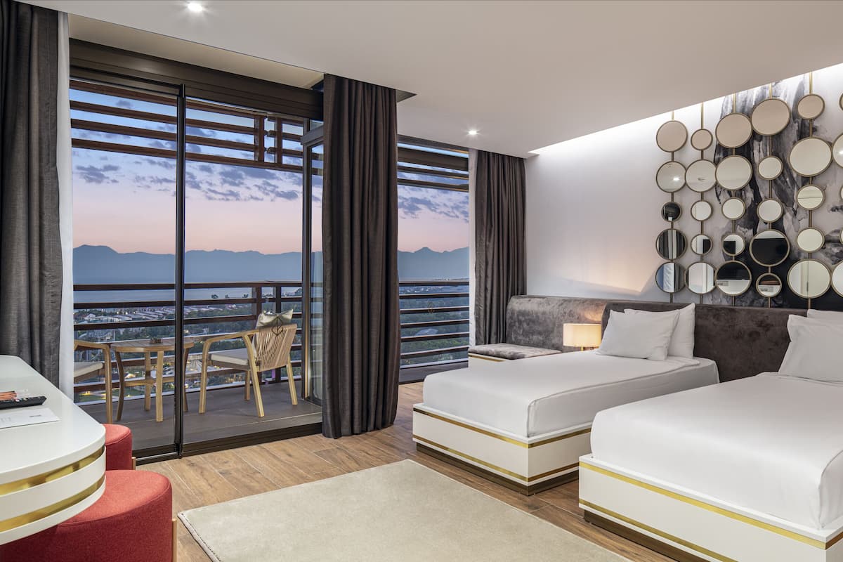 king suite | 1 bedroom, minibar, in-room safe, desk