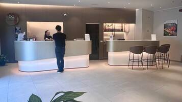 Mostrador para check-in y check-out