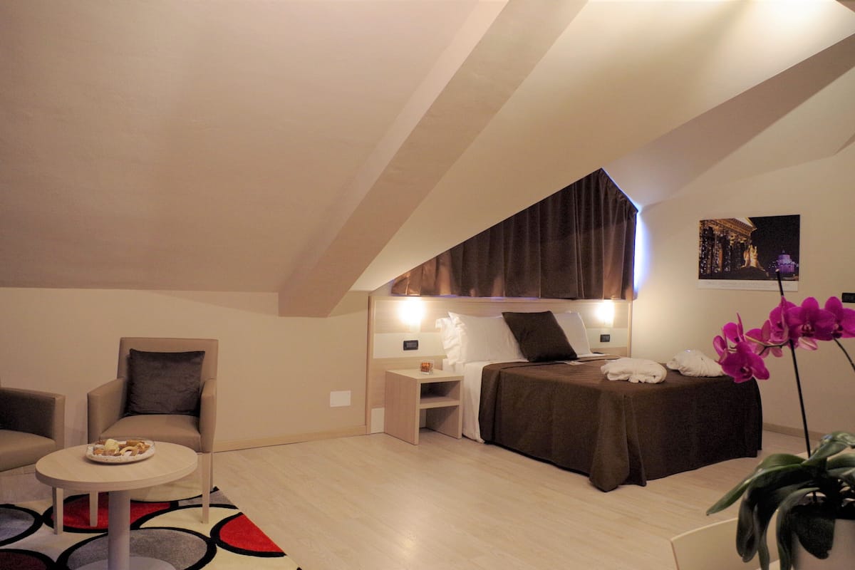 junior suite, 2 bathrooms | 1 bedroom, premium bedding, down duvets, minibar