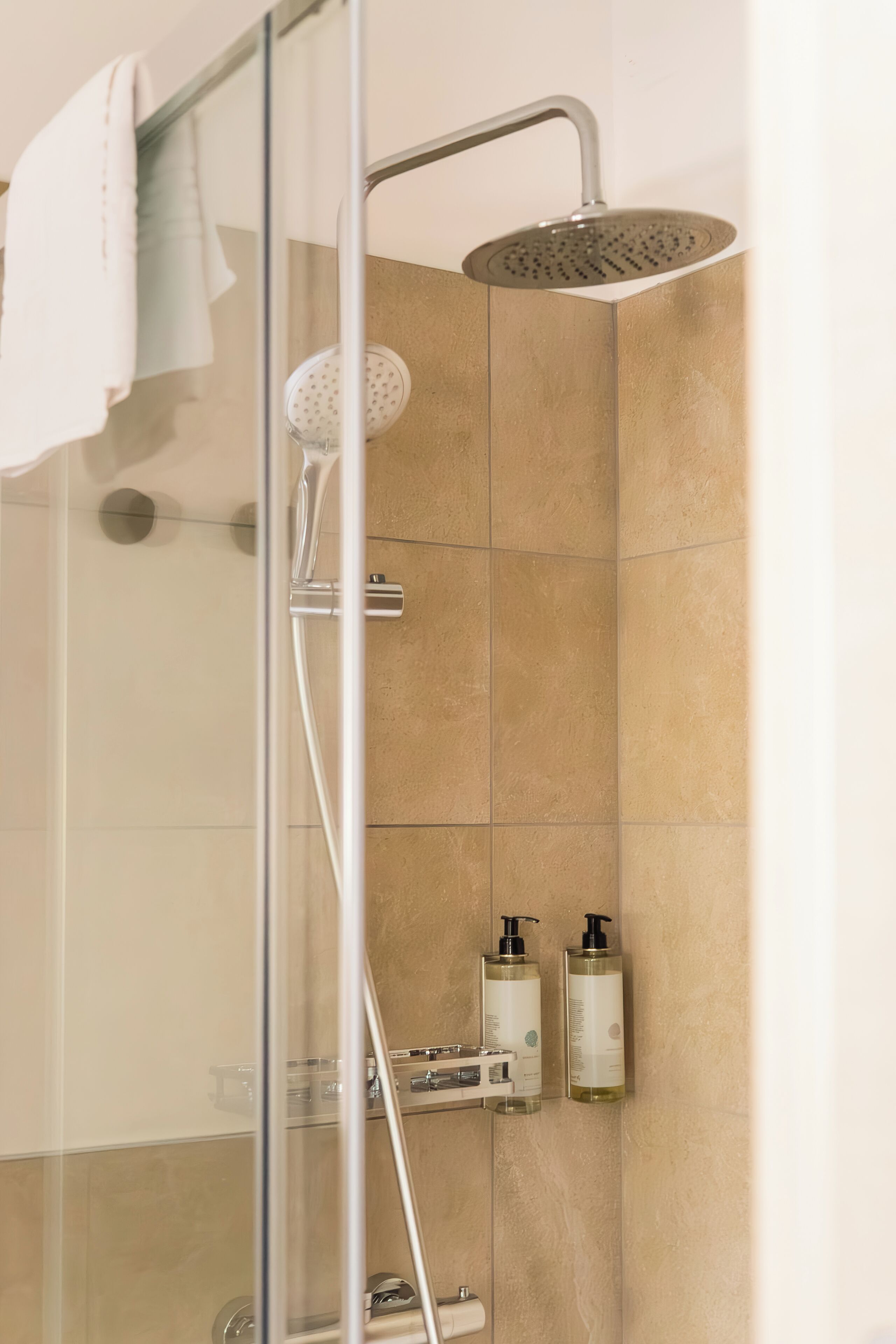 Economy Double Room | Bathroom | Shower, hair dryer, towels