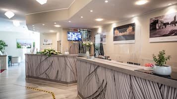Mostrador de check-in y check-out