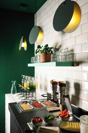 Daily buffet breakfast for a fee - Qbic Hotel Amsterdam WTC (Amsterdam)