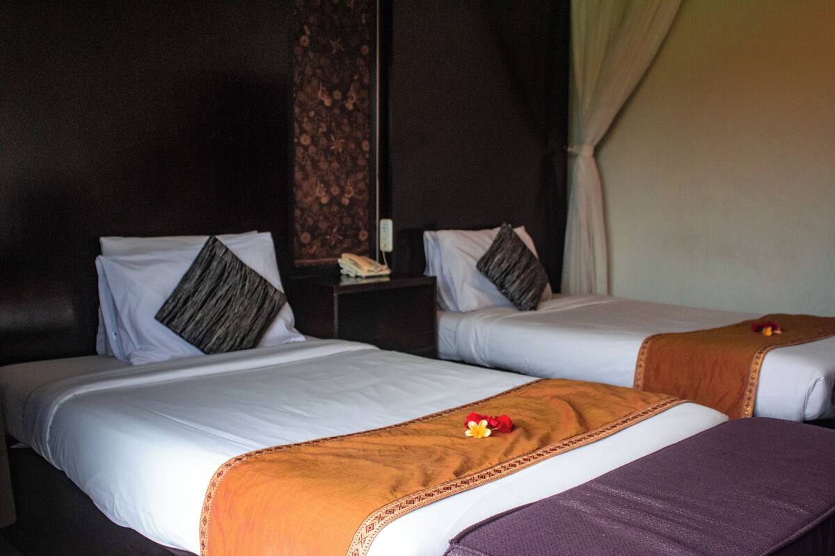 Minibar, in-room safe, blackout curtains, free WiFi