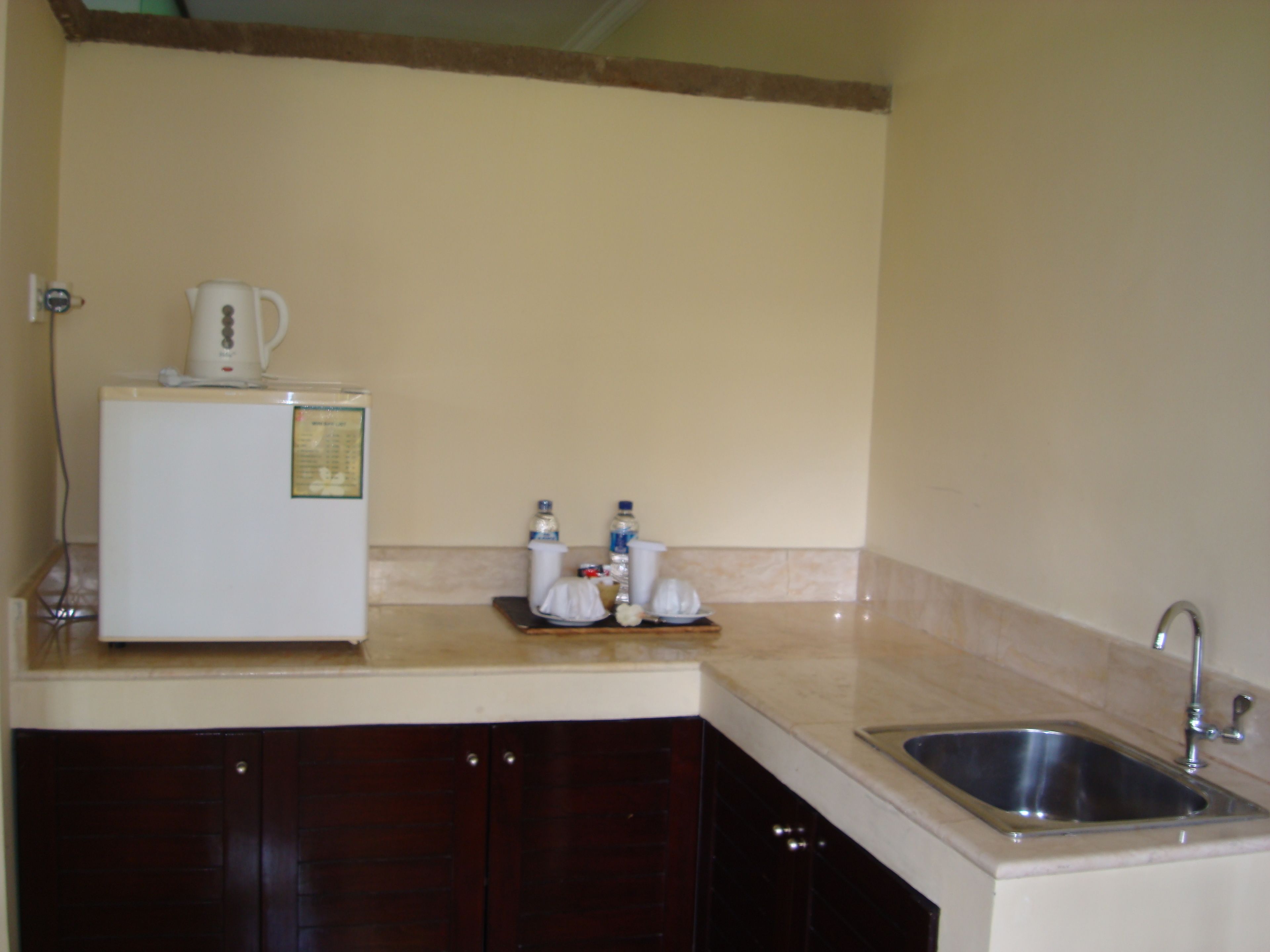 deluxe bungalow | private kitchenette | coffee/tea maker, electric kettle