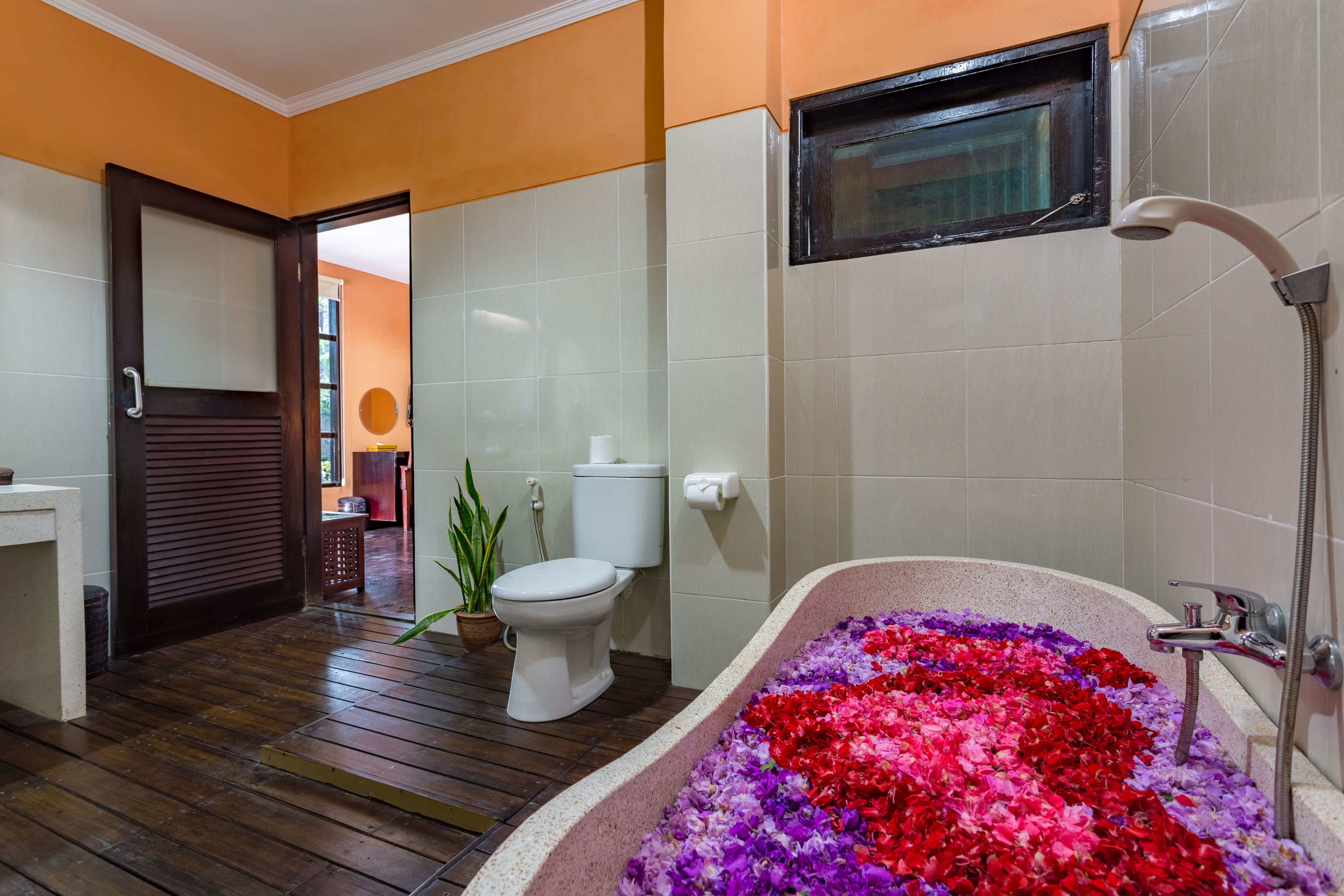 Suite | Bathtub besar